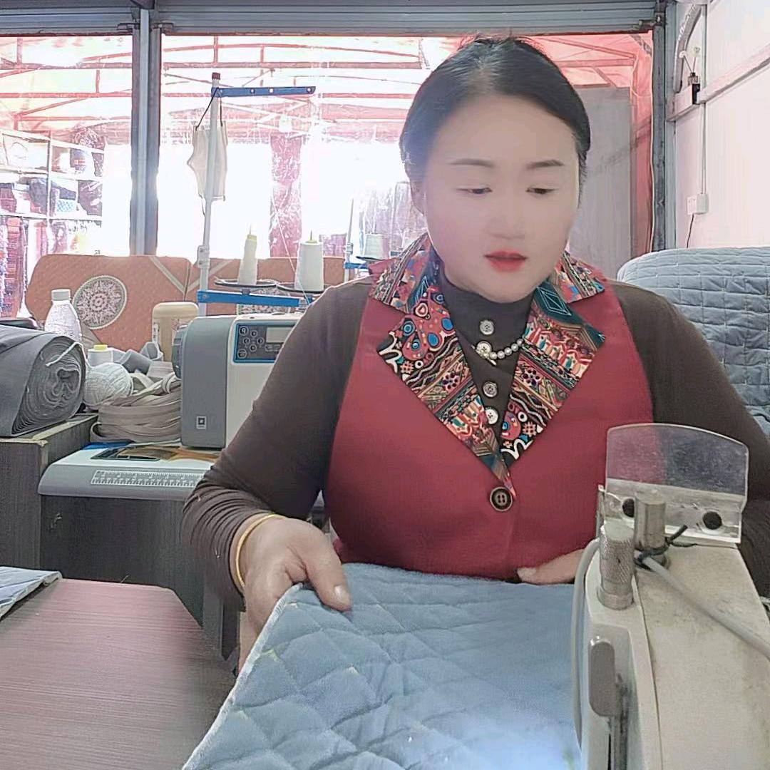 秦王之家为民服务。