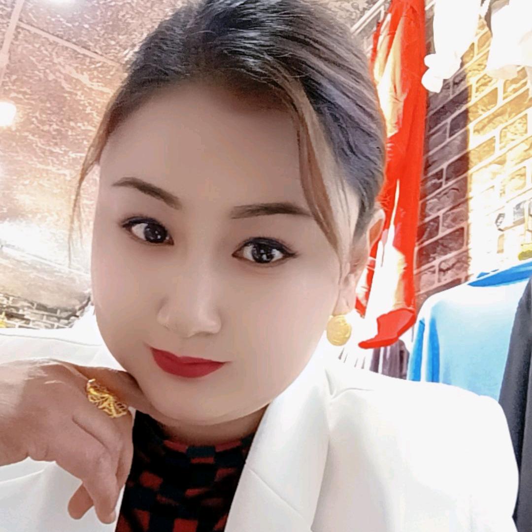 阿依努尔衣服店