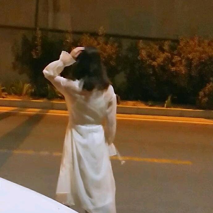 栀栀.