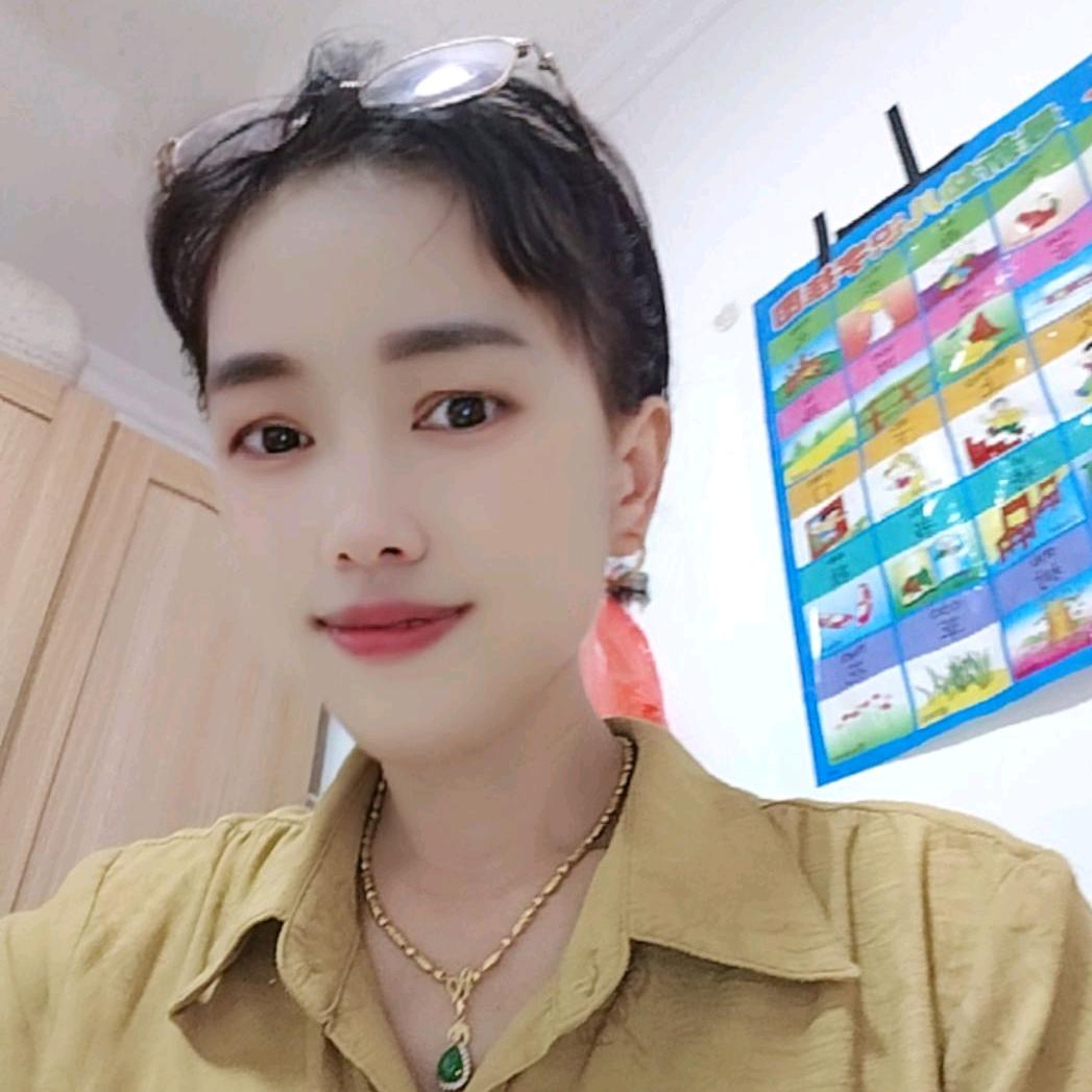 宝宝跟奶奶快乐每一天🌹