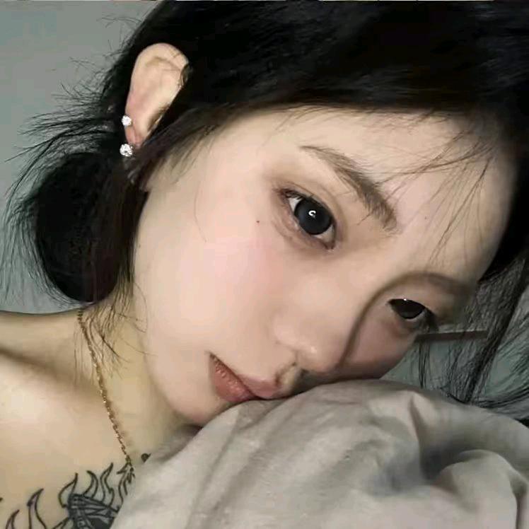 青😅