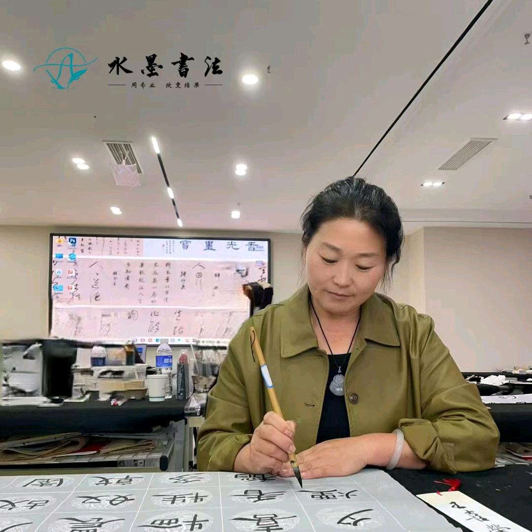 黑白画室书画常年招生