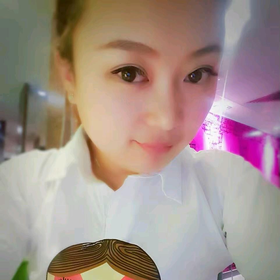 鸭鸭超爱吃