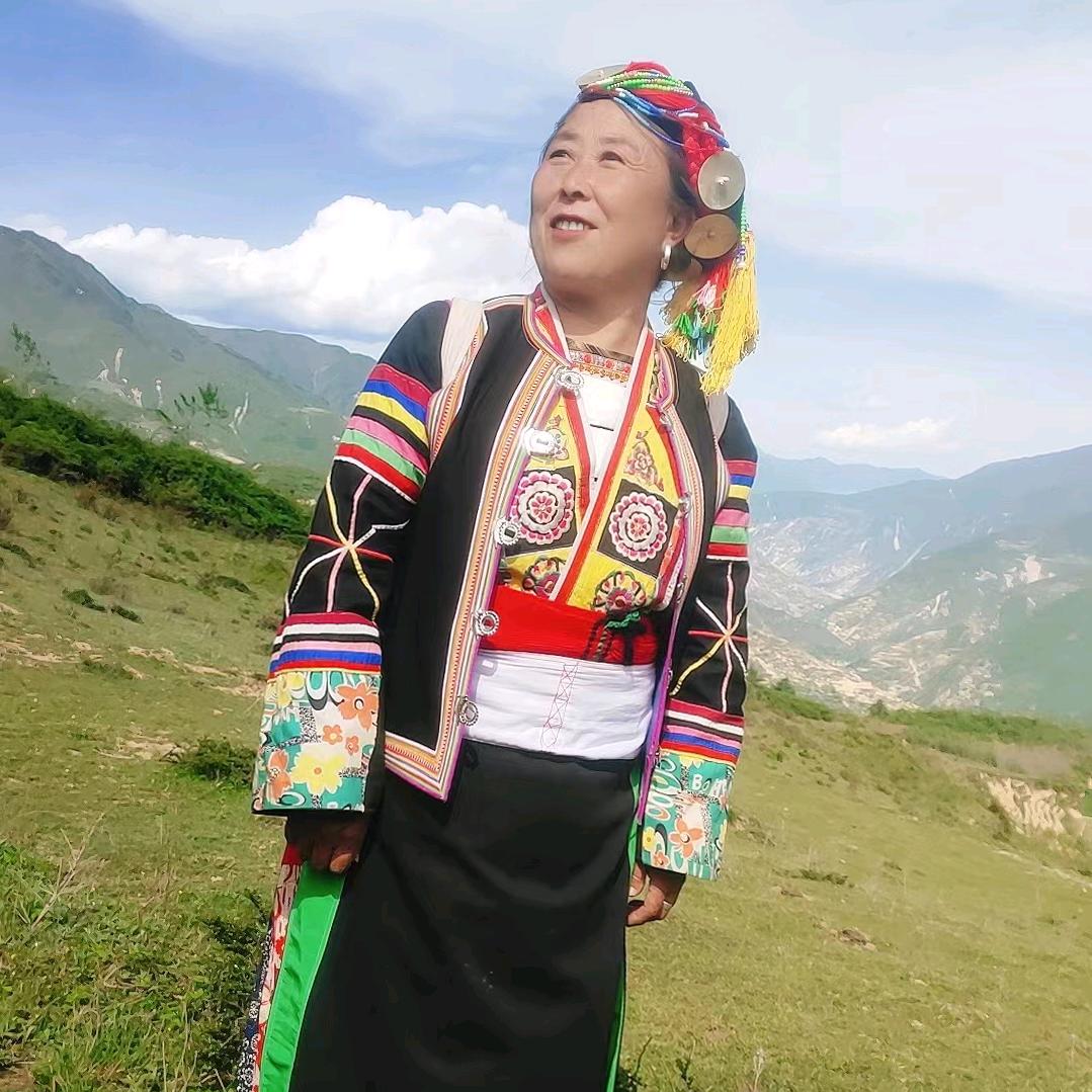 白马人。