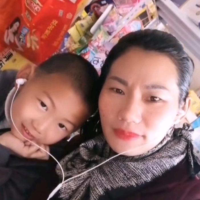 罗莉青