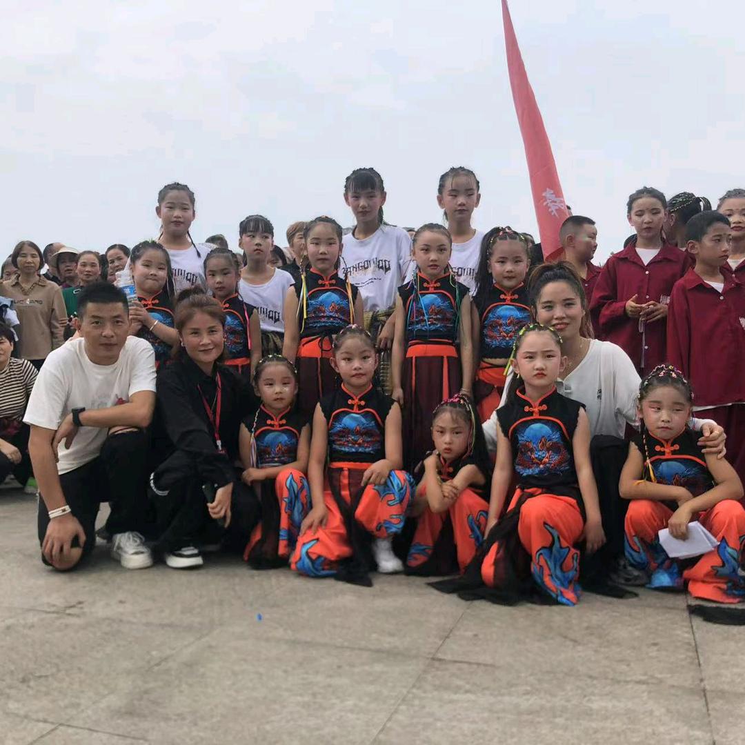 苍溪苍狼曳步舞团