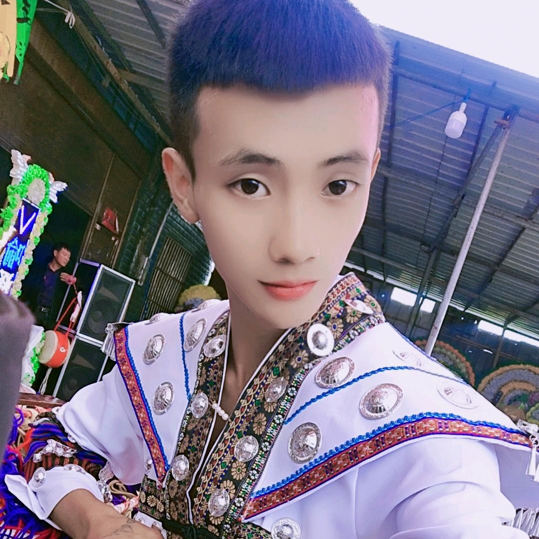 安龙洒雨水玲珑青年花灯艺术团