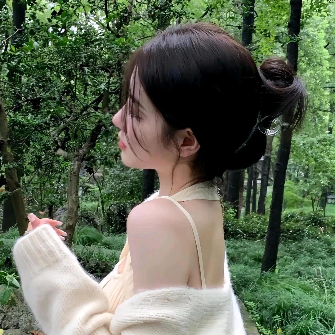 一杯冰美式。