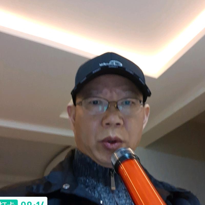 光头佬帅哥
