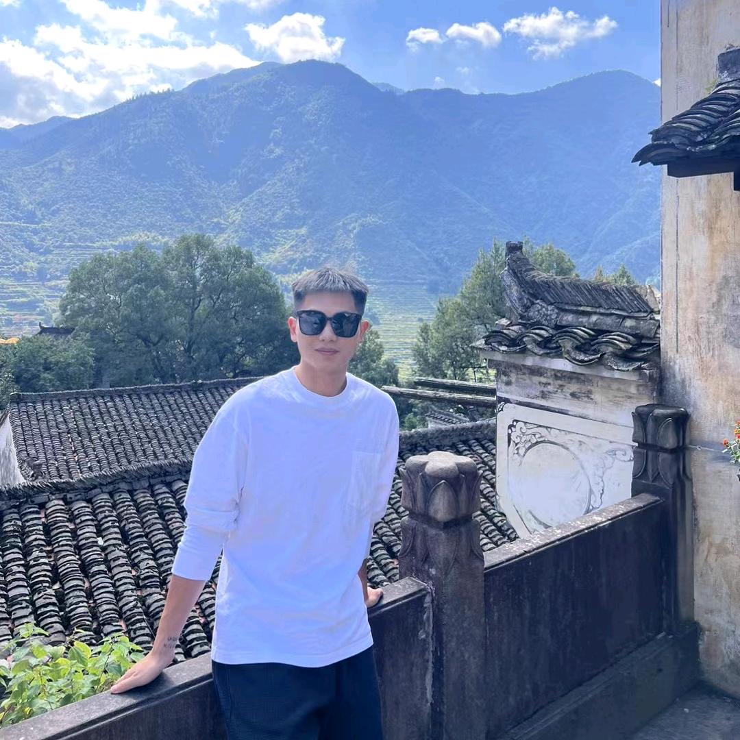 小鬼爱打球