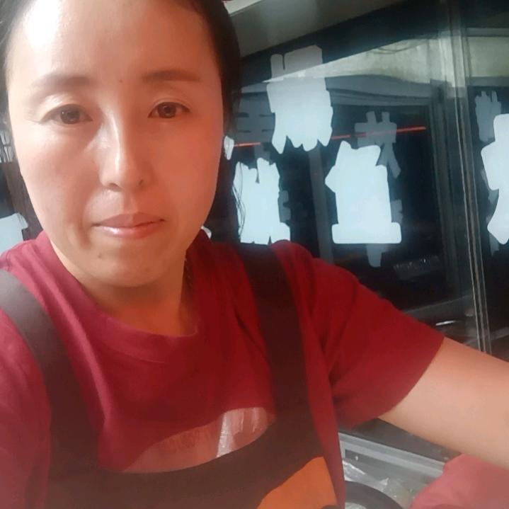 玲玲姐 每天摆地摊