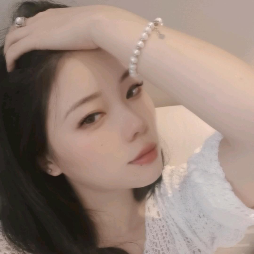 村里有个姑娘叫小芳