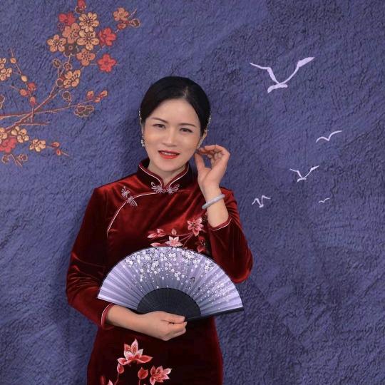 跟秋秋吃喝玩乐