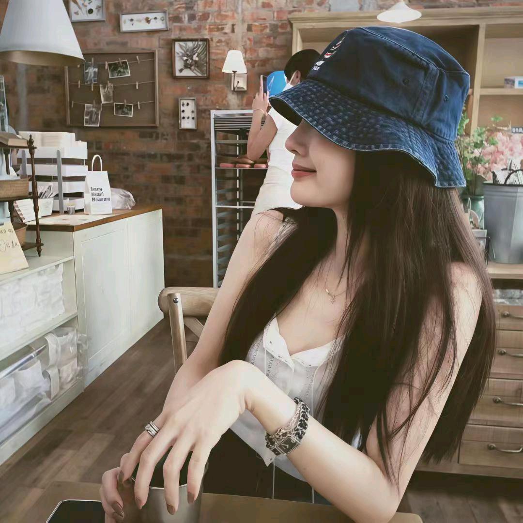 🌈小鲨鱼摇摇头🦈