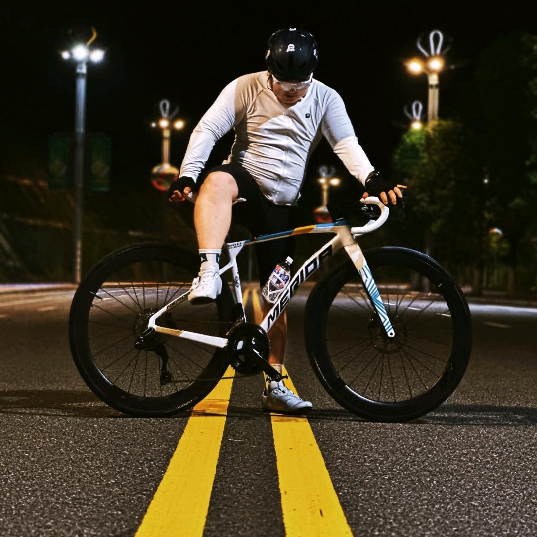 🚲    (Mǎ yáng)