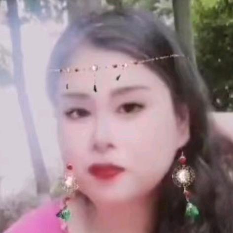 长发飘香。