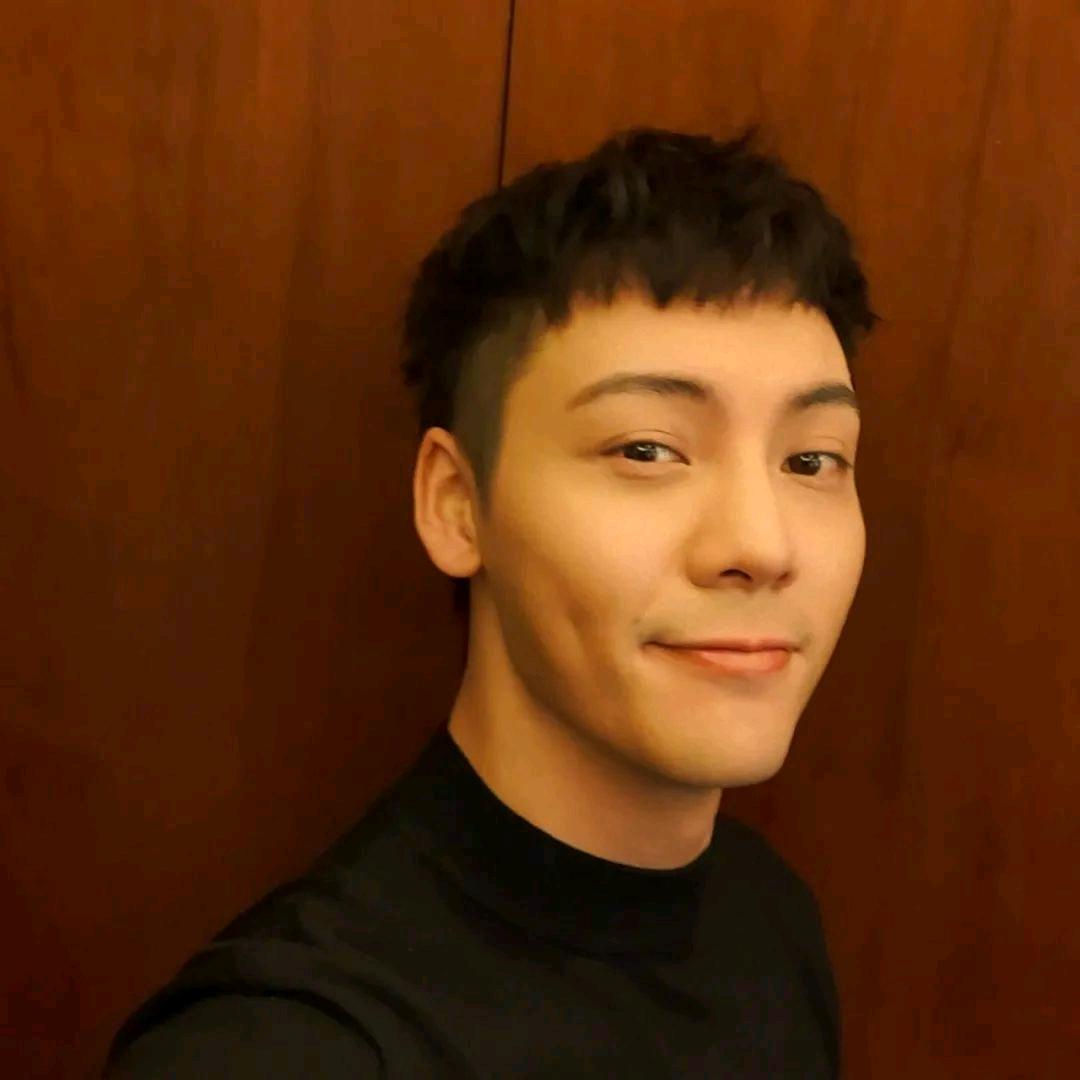 爱吃橘子的小霆霆