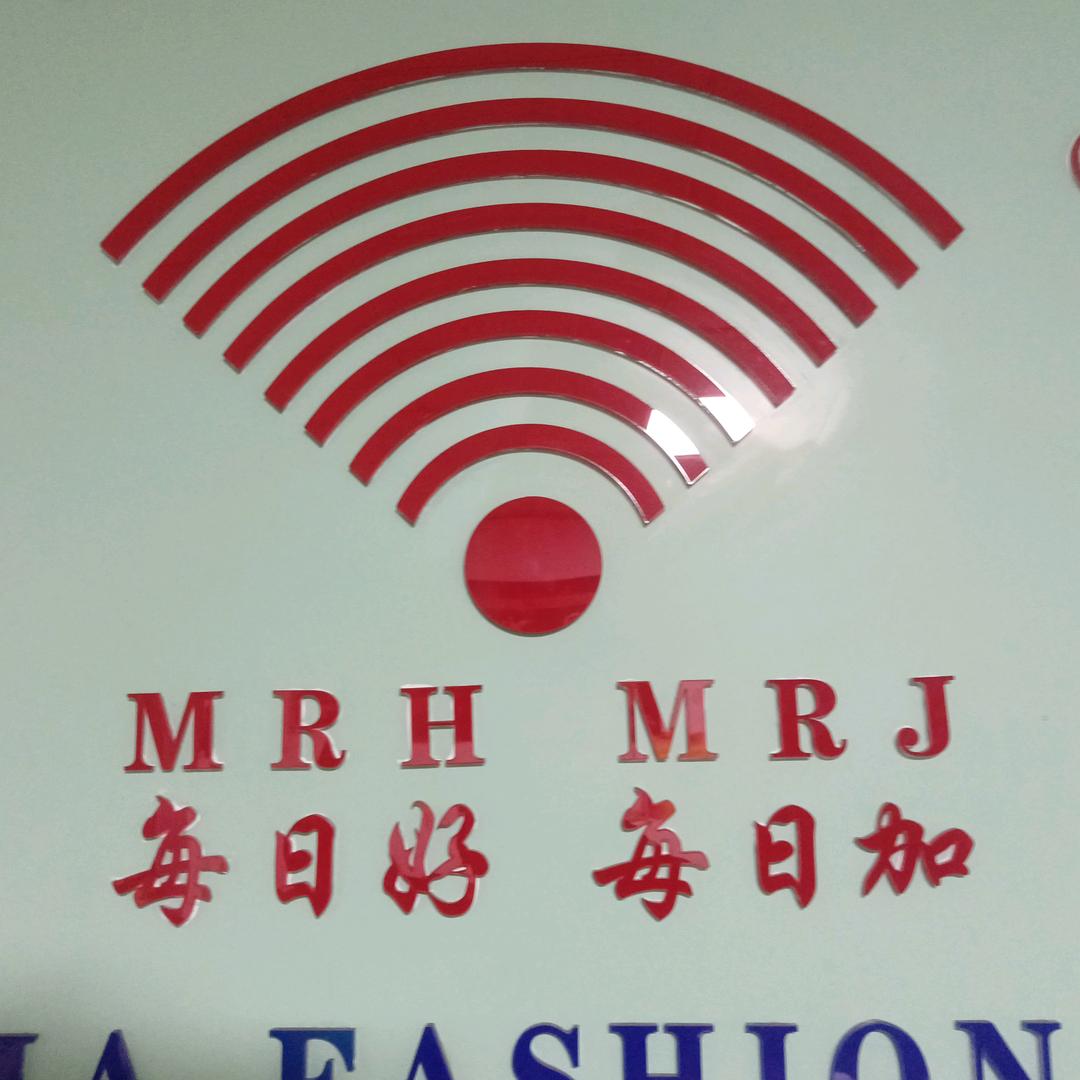 思彤服装