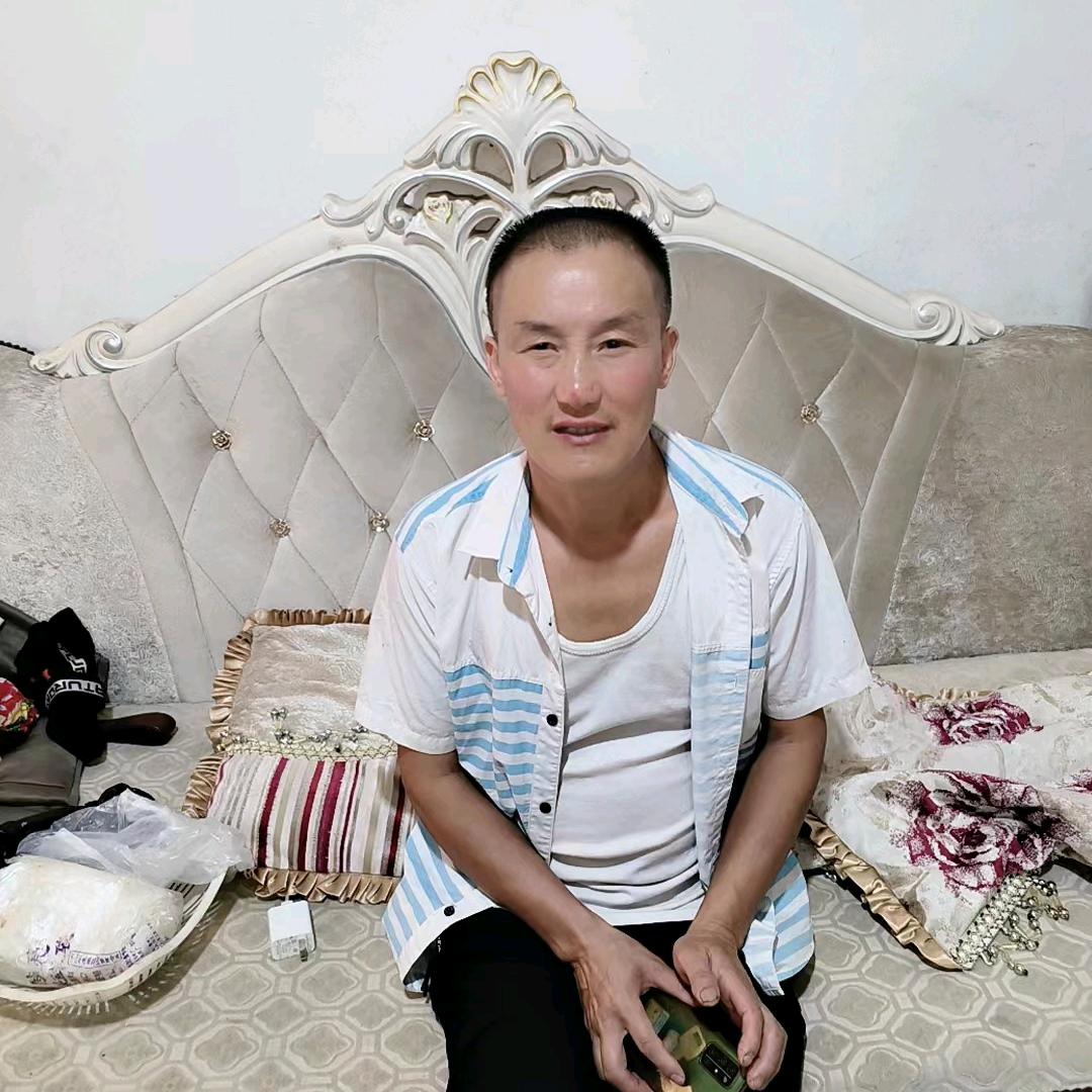 秦哥中午十二点开直播，很高兴认识大家。