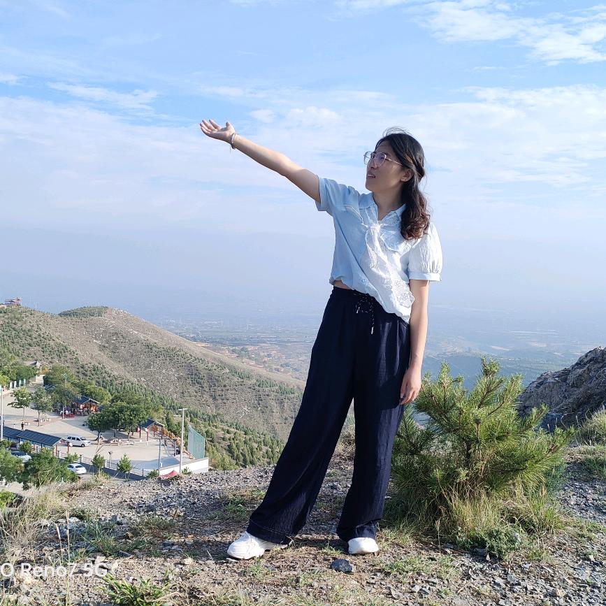 逆光下的微笑🍷（拒绝连赞）