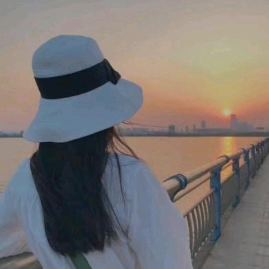 一个人এۣۖิ 撑伞