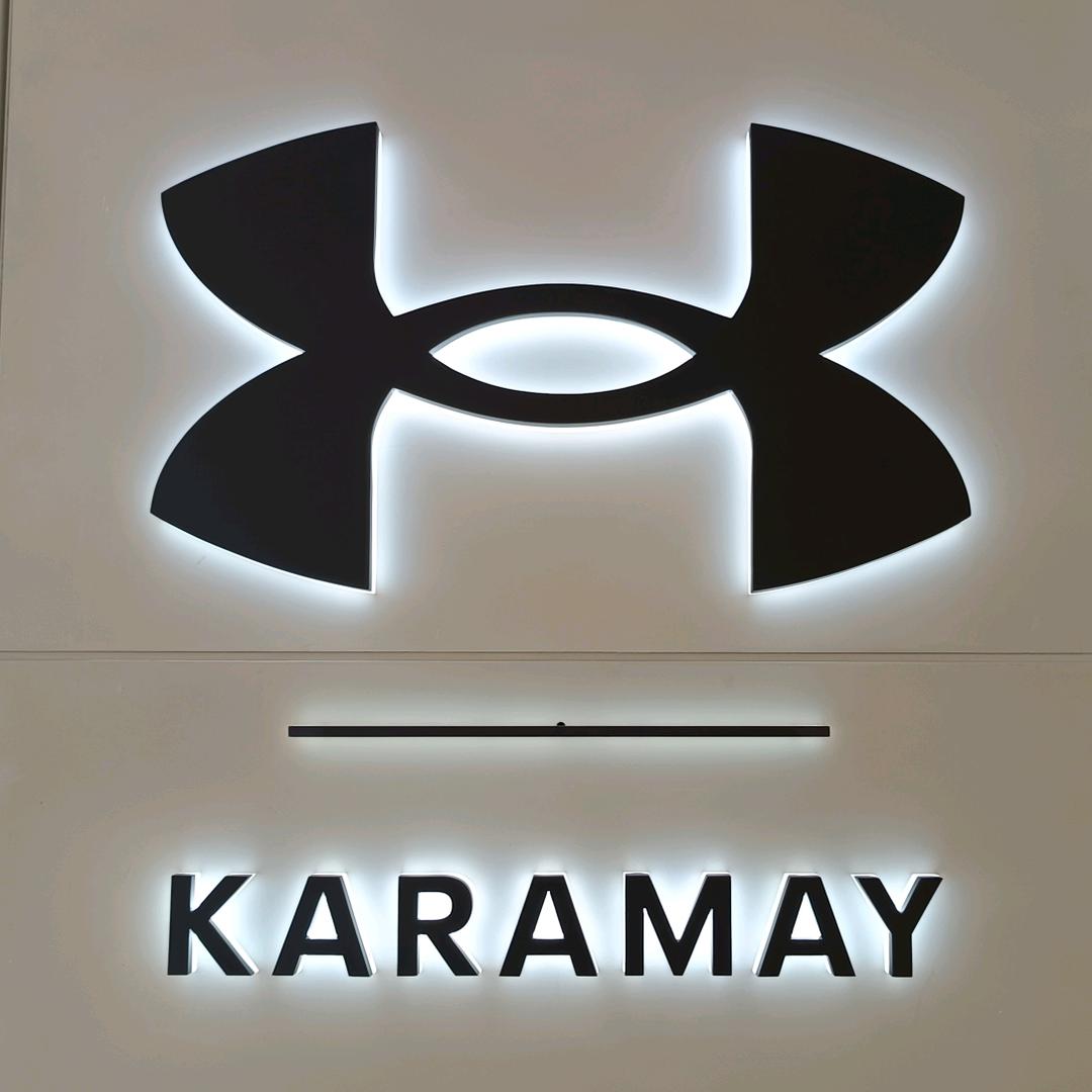 克拉玛依汇嘉时代购物中心一楼安德玛专厅