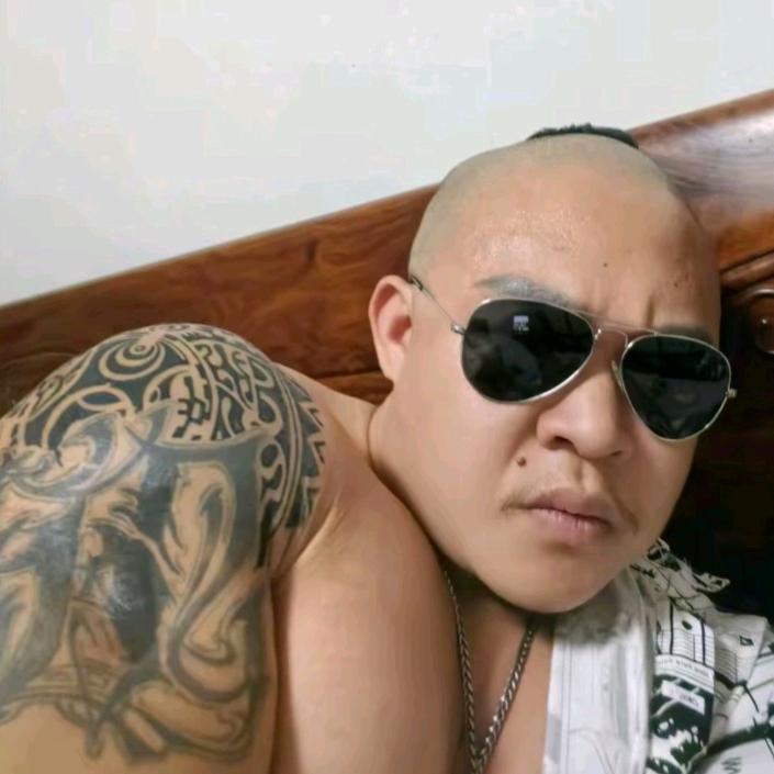 常熟硬汉阿诺铁汉柔情（迷人又反派的硬汉）