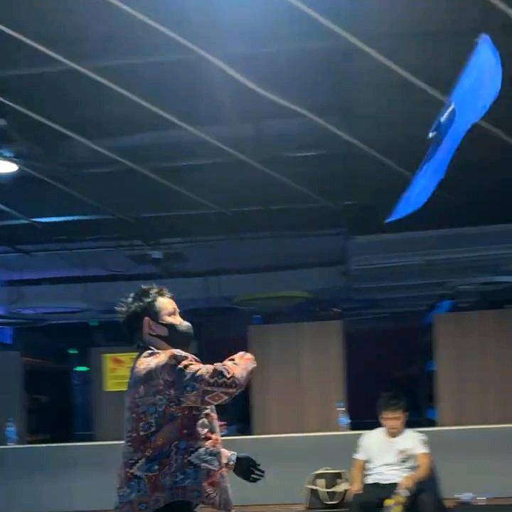 凌.霄