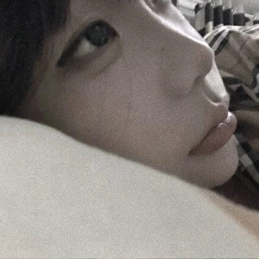 思 丝.