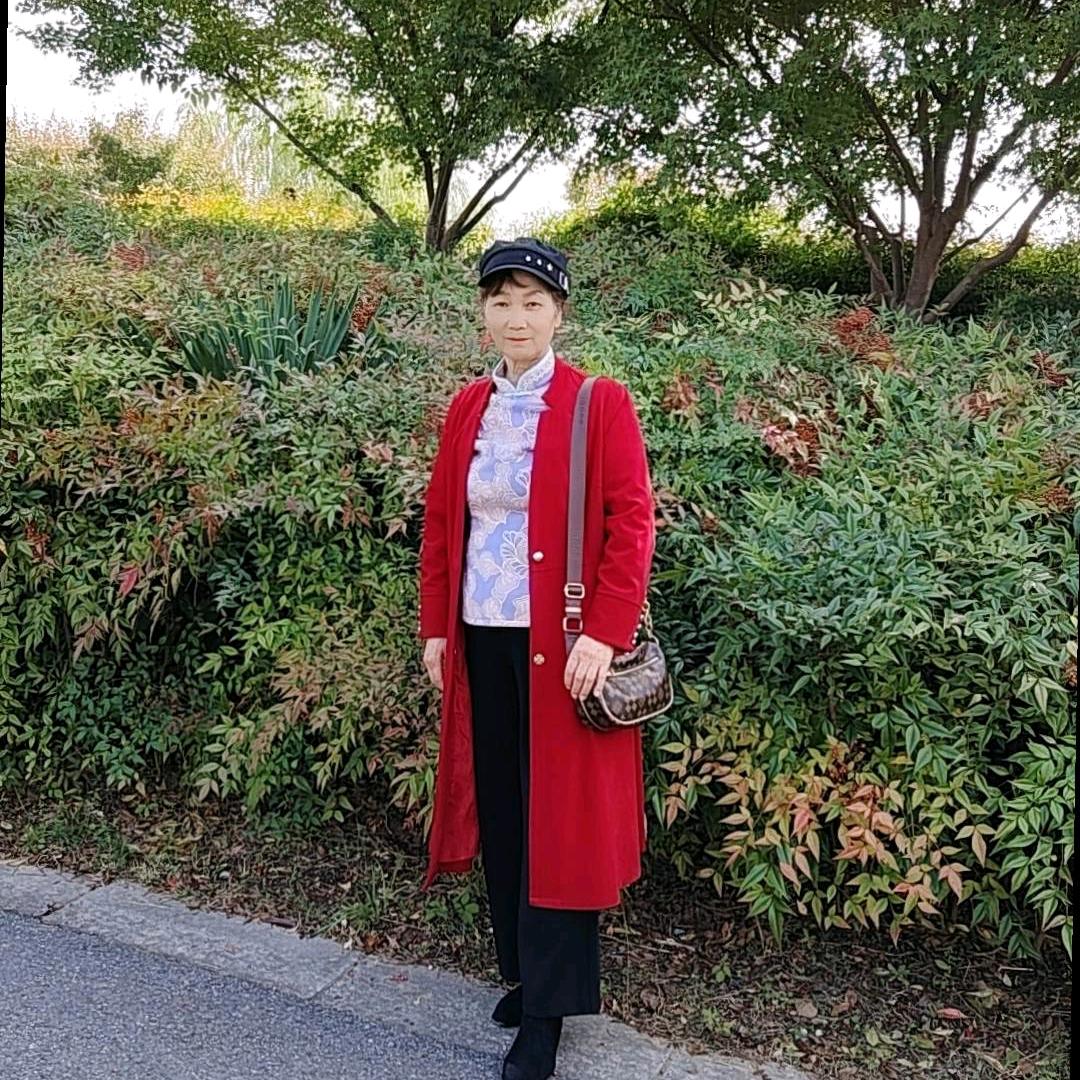 喜欢唱歌跳舞💃的开心😊果