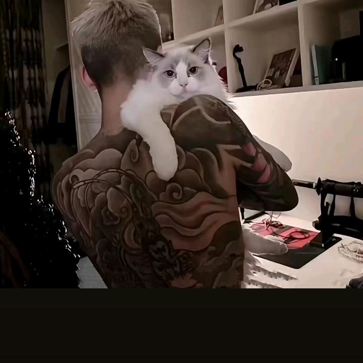 潘   先  生