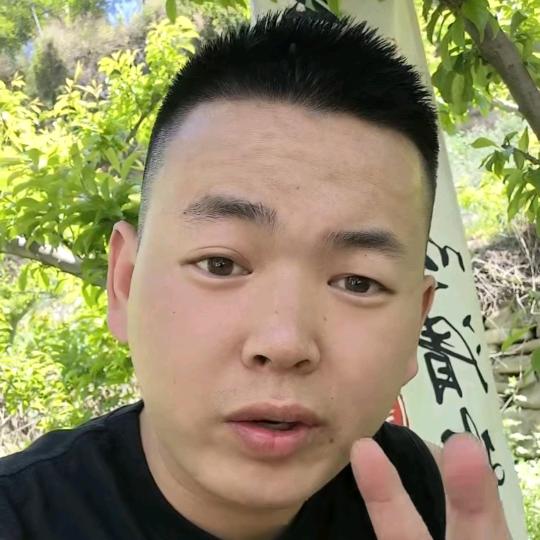 卖龙虾的小男孩