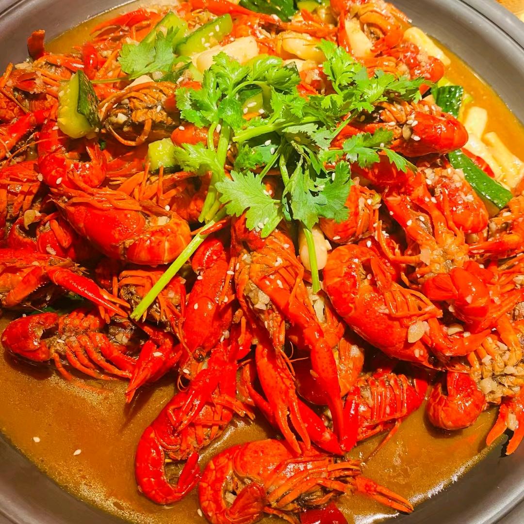 哥弟俩鲜炒鸡，鲜炒小龙虾，地锅炖鸡涮菜