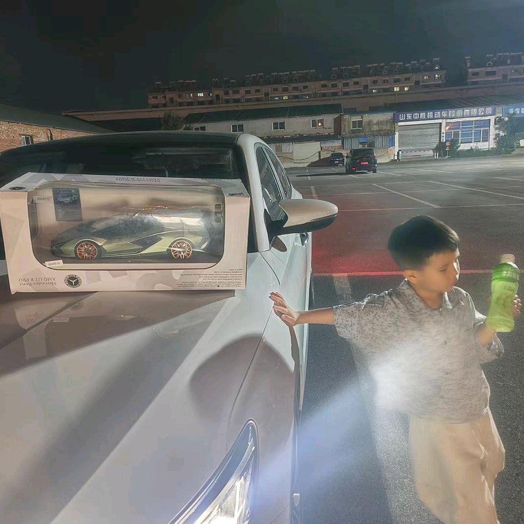 F。（小小粉刷匠）