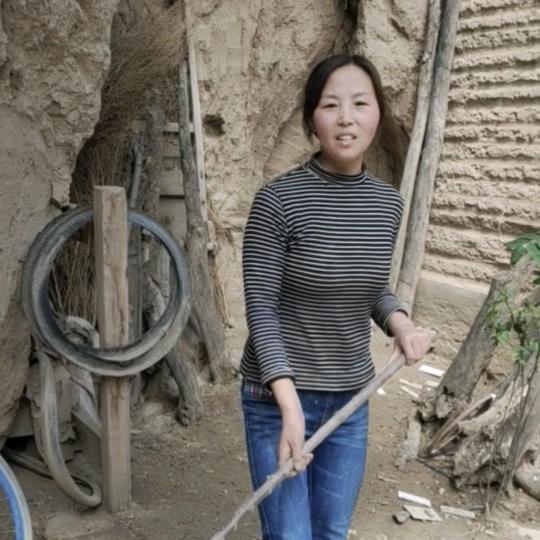 山里媳妇，守村人！