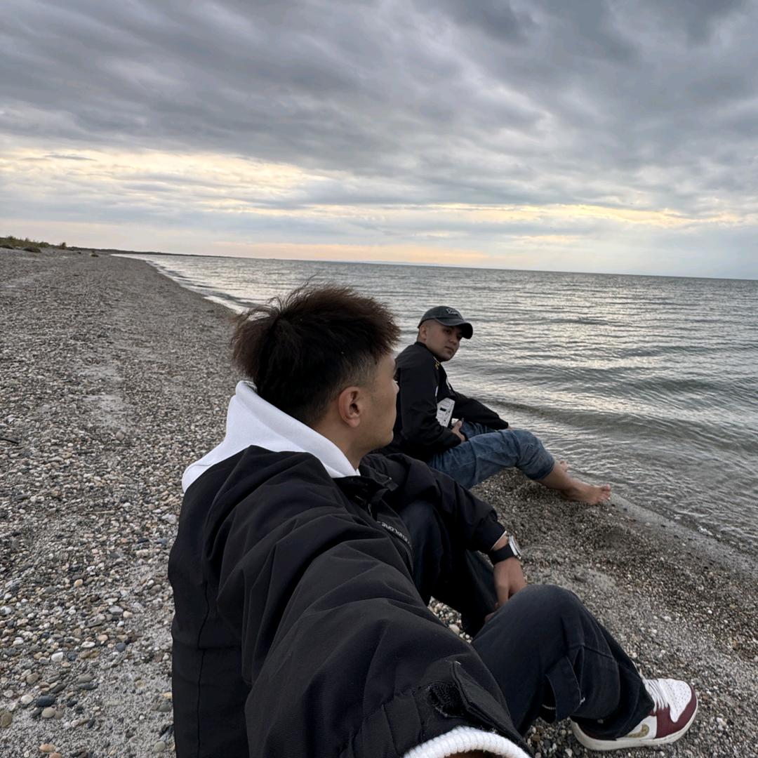 夜场干了6年 没牵过女孩子的手