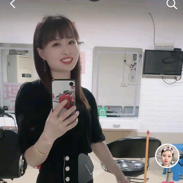云霞时尚发屋