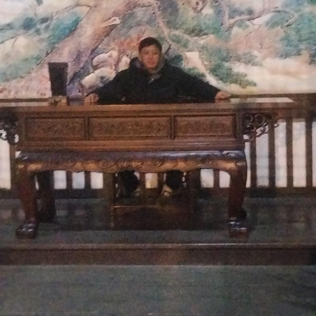 沉迷修车的老张