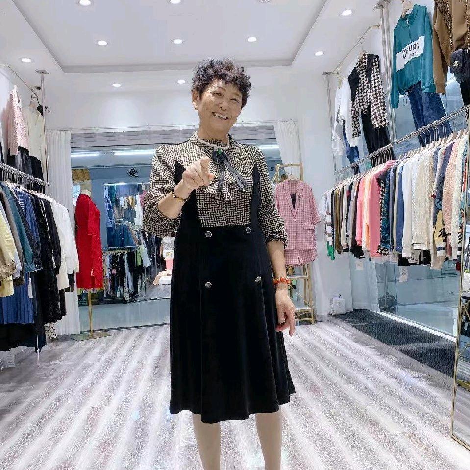 75岁的小姐姐(贾爱珍)