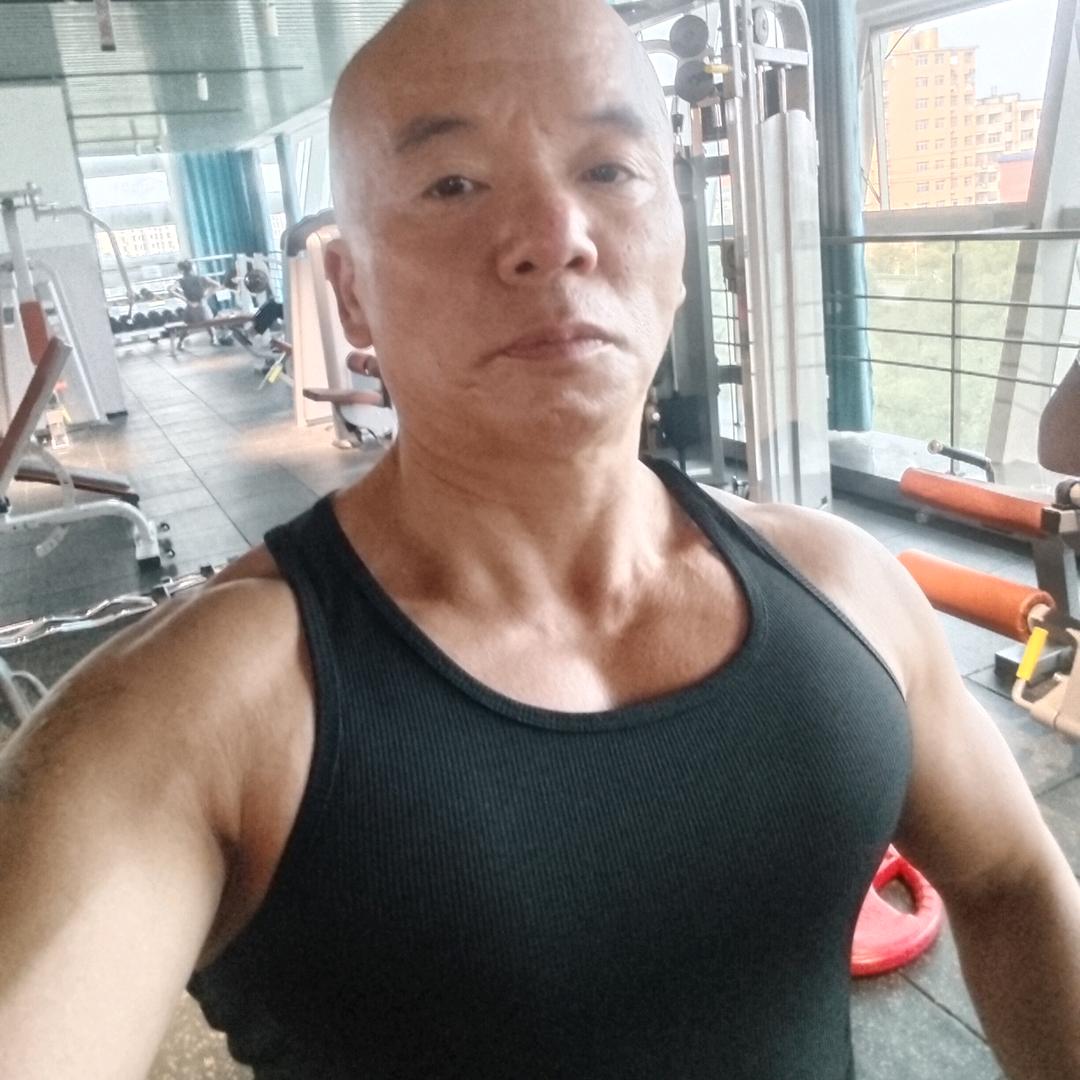 《无聊就撸铁》