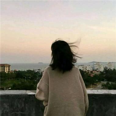 风吹乱了我的长发