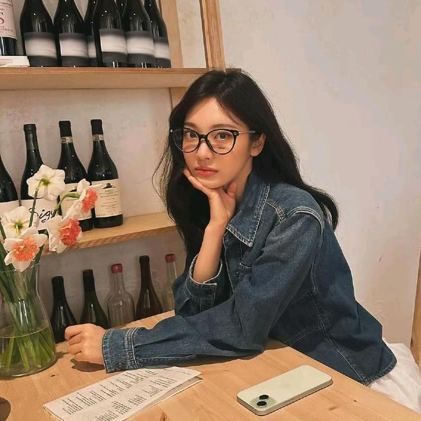 请宁暴富头像