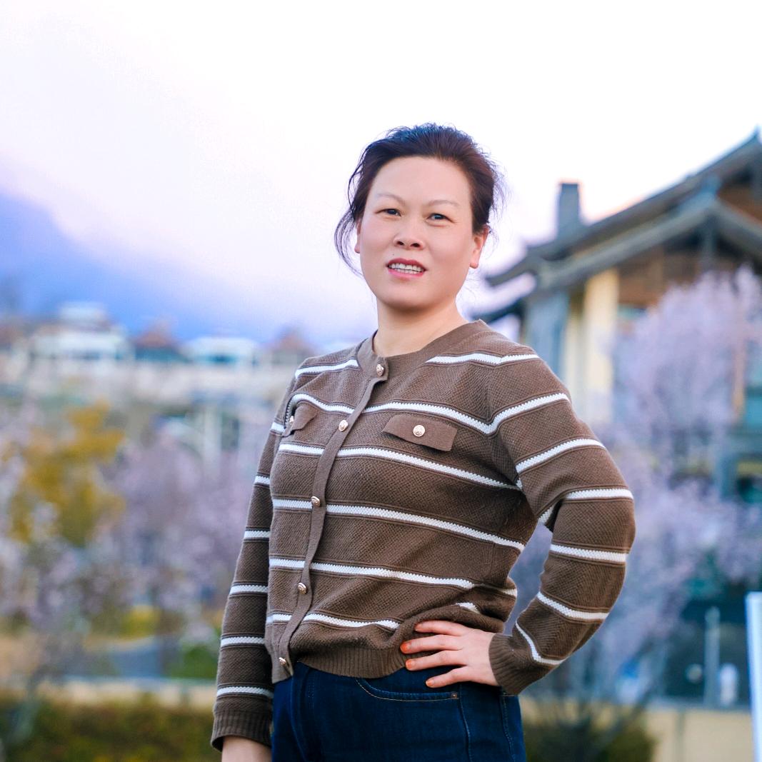 兴国金紫雨植物养发晓莉