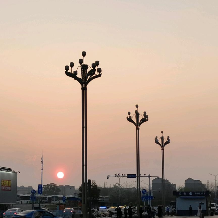 长沙华中医卫科技中等职业-易老师