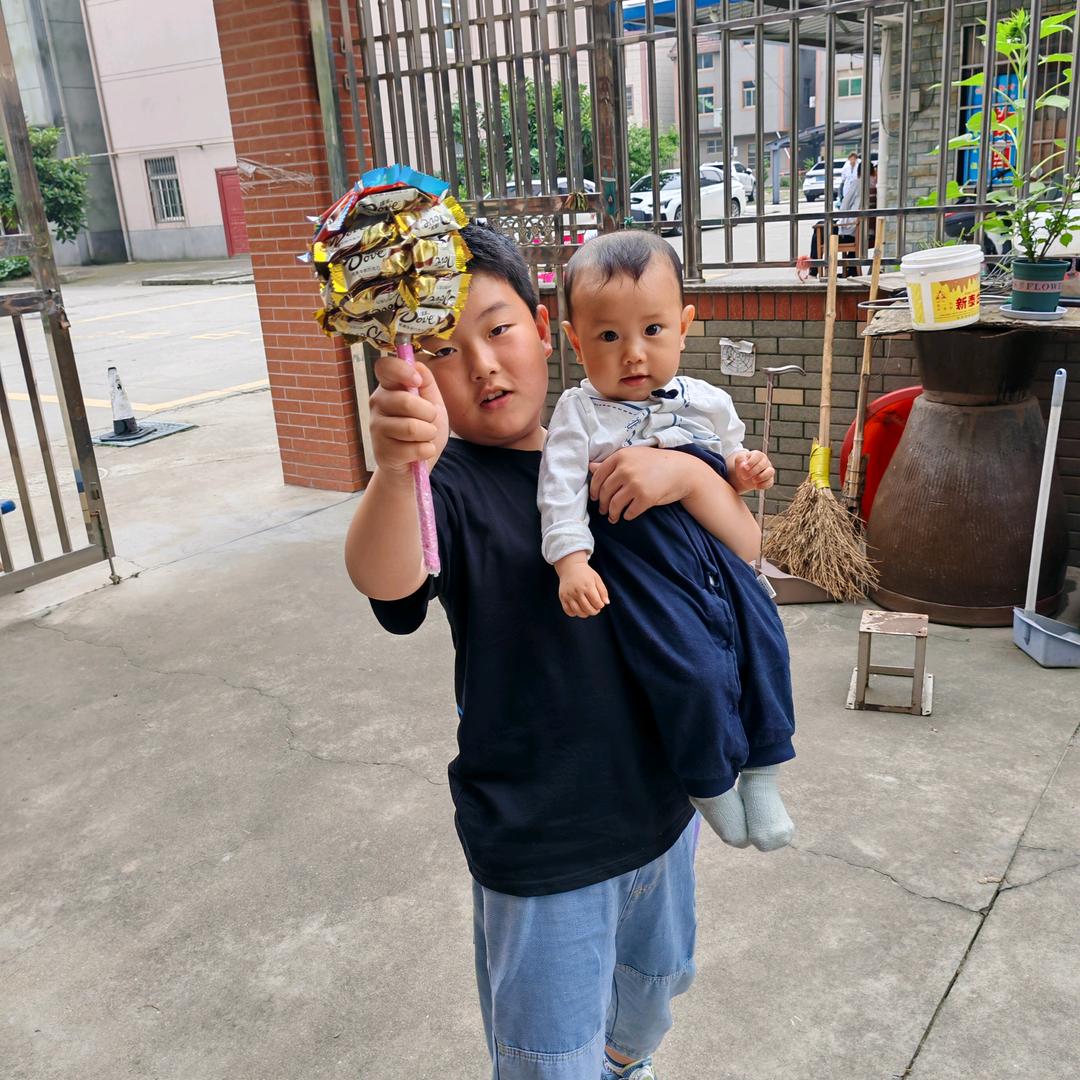 家有两百万👨‍👨‍👦‍👦