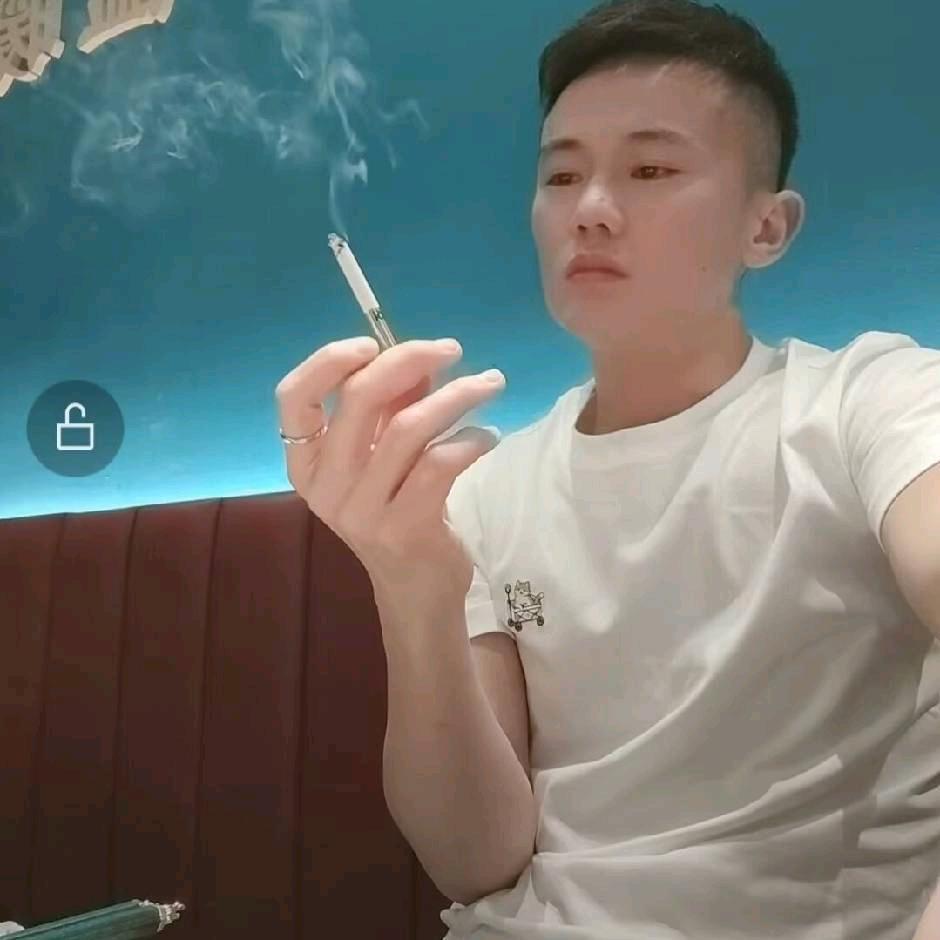 黄小磊。