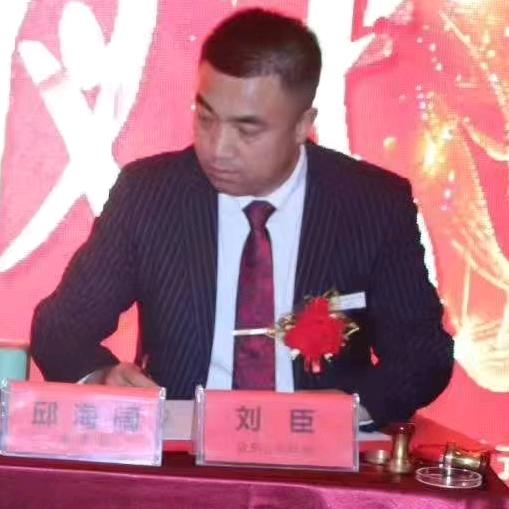 蜜汁脆皮鹌鹑摊主刘臣
