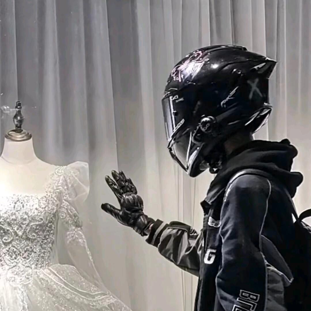 韋