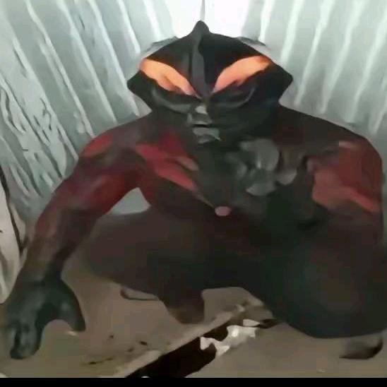 ✈️         🏢🏢😫😭