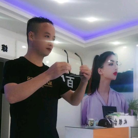 百信眼镜（鄱二中斜对面）